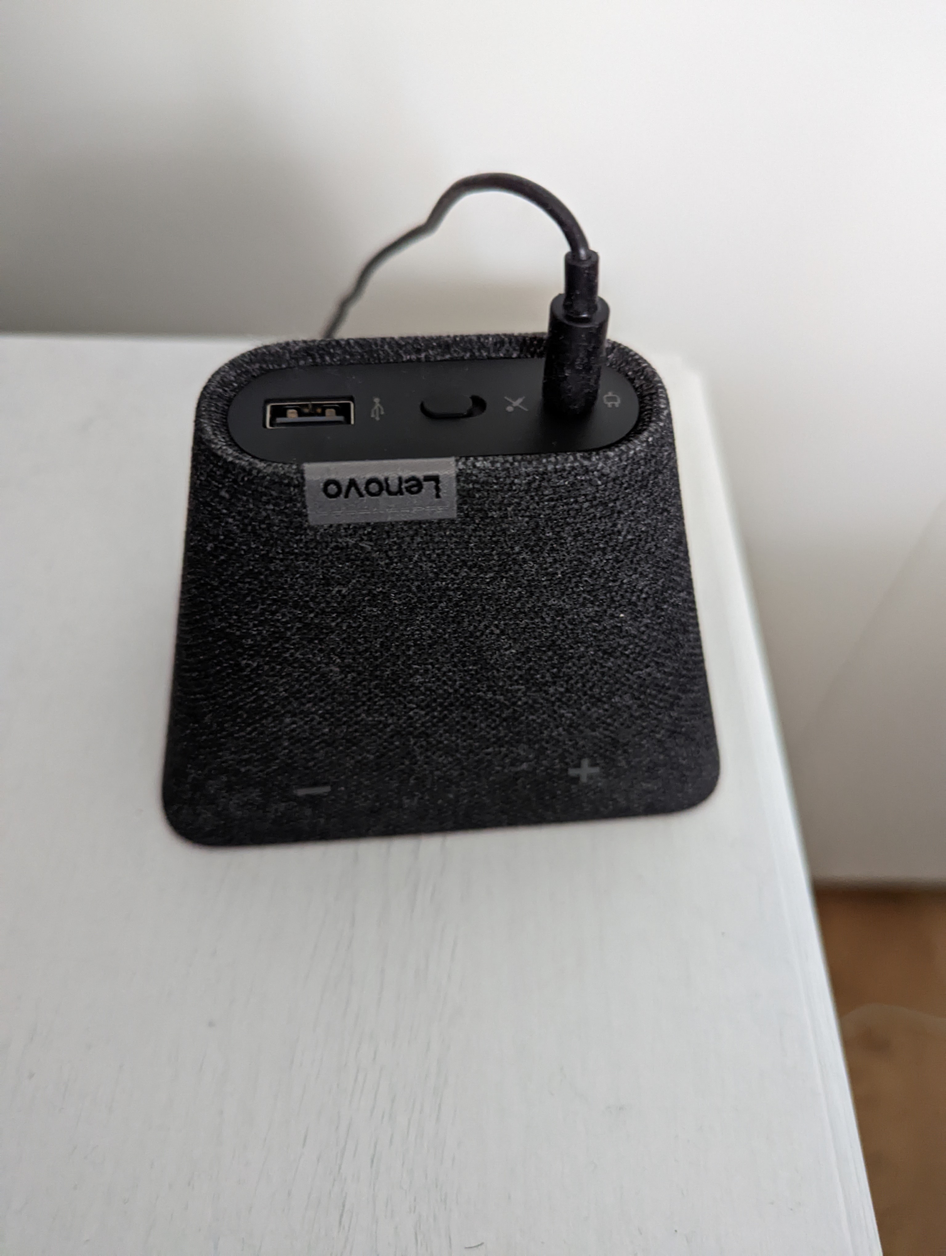 Dessus et arrière du Lenovo Smart Clock